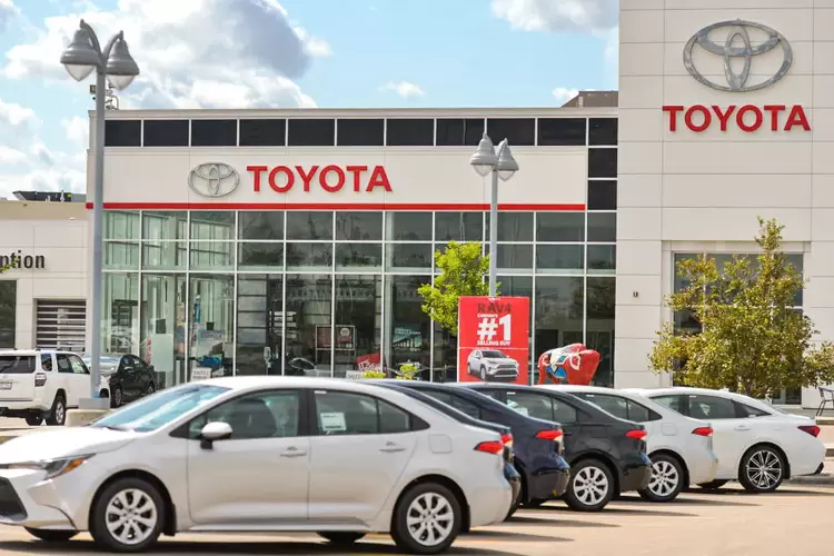 Estratégia digital da Toyota em campanhas de performance para o mercado automotivo 2022.